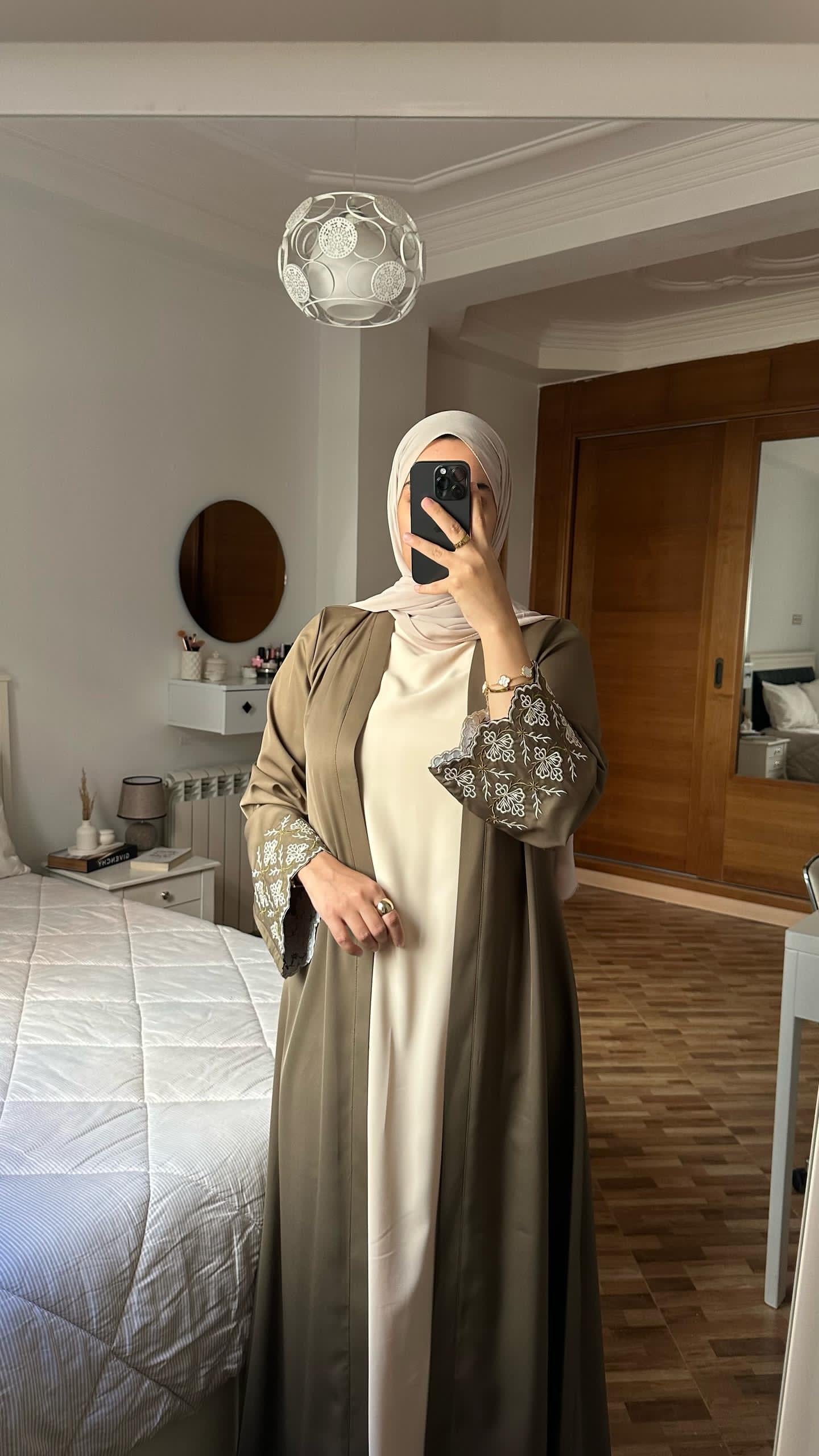 abaya et robe