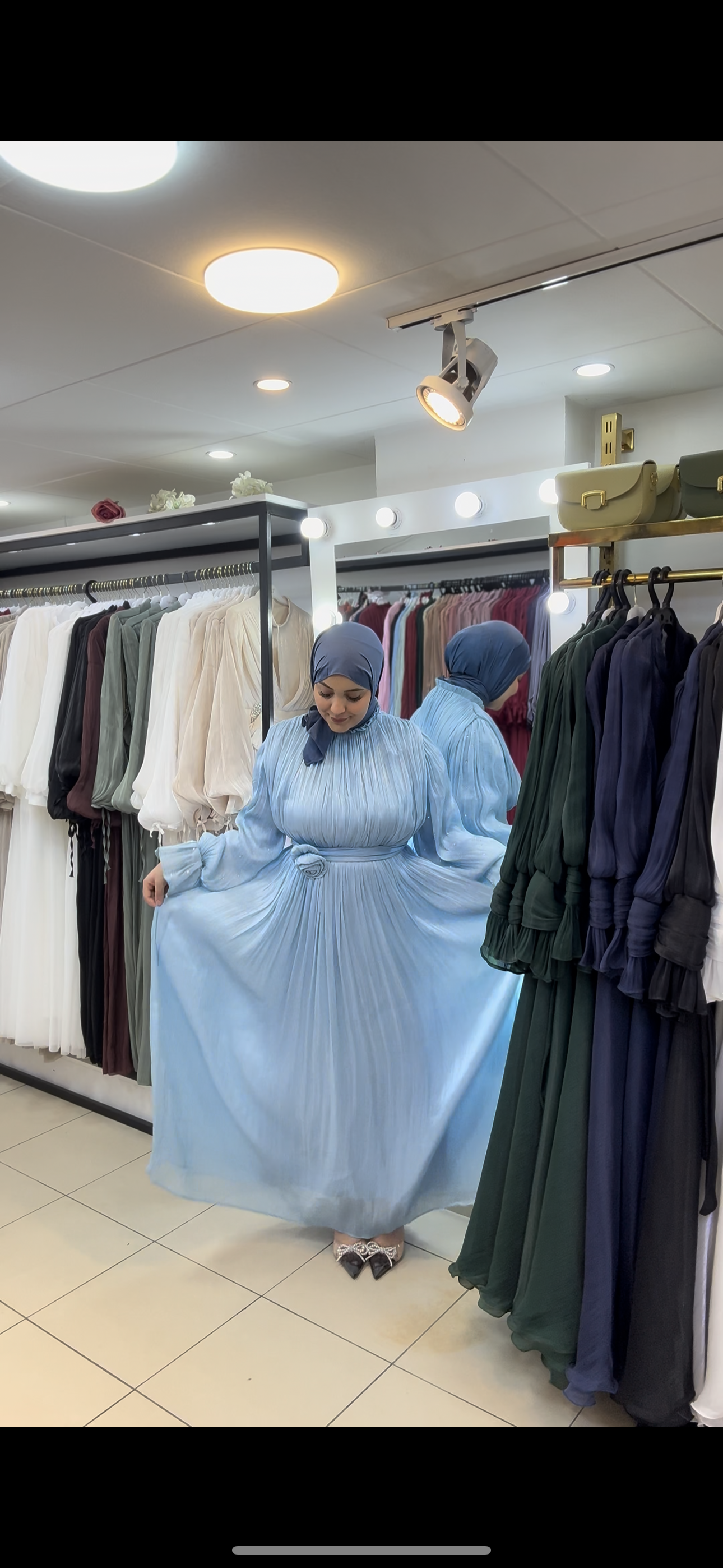 Robe Amira
